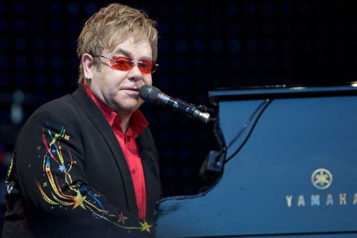 Elton John fot. Wikimedia Commons