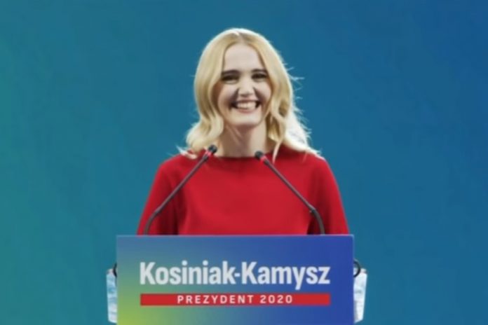 Paulina Kosiniak-Kamysz jak tygrysica! Udany debiut żony kandydata na prezydenta. Foto: print screen z YouTube/polsatnews.pl