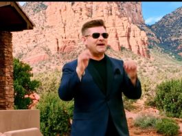 Zenek Martyniuk uczy jak myć ręce. To jego sposób na koronawirusa. Foto: print screen z YouTube/AKCENT - Oficjalny