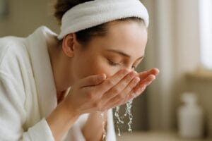 czy-mozna-myc-twarz-po-botoksie-co-musisz-wiedziec-o-pielegnacji-po-zastrzykach-3