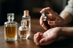 jak-aczyc-perfumy-warstwowo-by-stworzyc-swoj-zapach-3