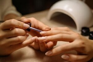 jak-zrobic-idealny-manicure-zelowy-w-domu-porady-profesjonalistow-3