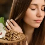 Korzeń prawoślazu może wygładzić i wzmocnić włosy, według trychologów