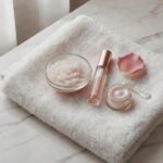 Pielęgnacja ust pod makijaż - peeling okluzja i składniki regenerujące